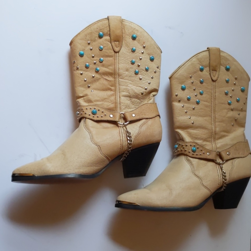 Dingo Tan Snip Toe Cowboy Boot